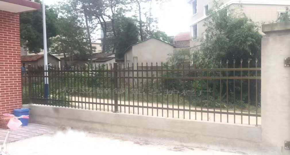 鋅鋼圍墻護(hù)欄XG-W015.jpg