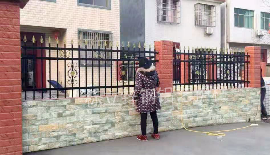 鋅鋼圍欄XG-W017.jpg